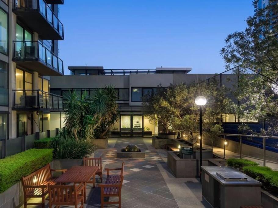 Spacious 3 Bedroom Apartment Southbank — Photos 2