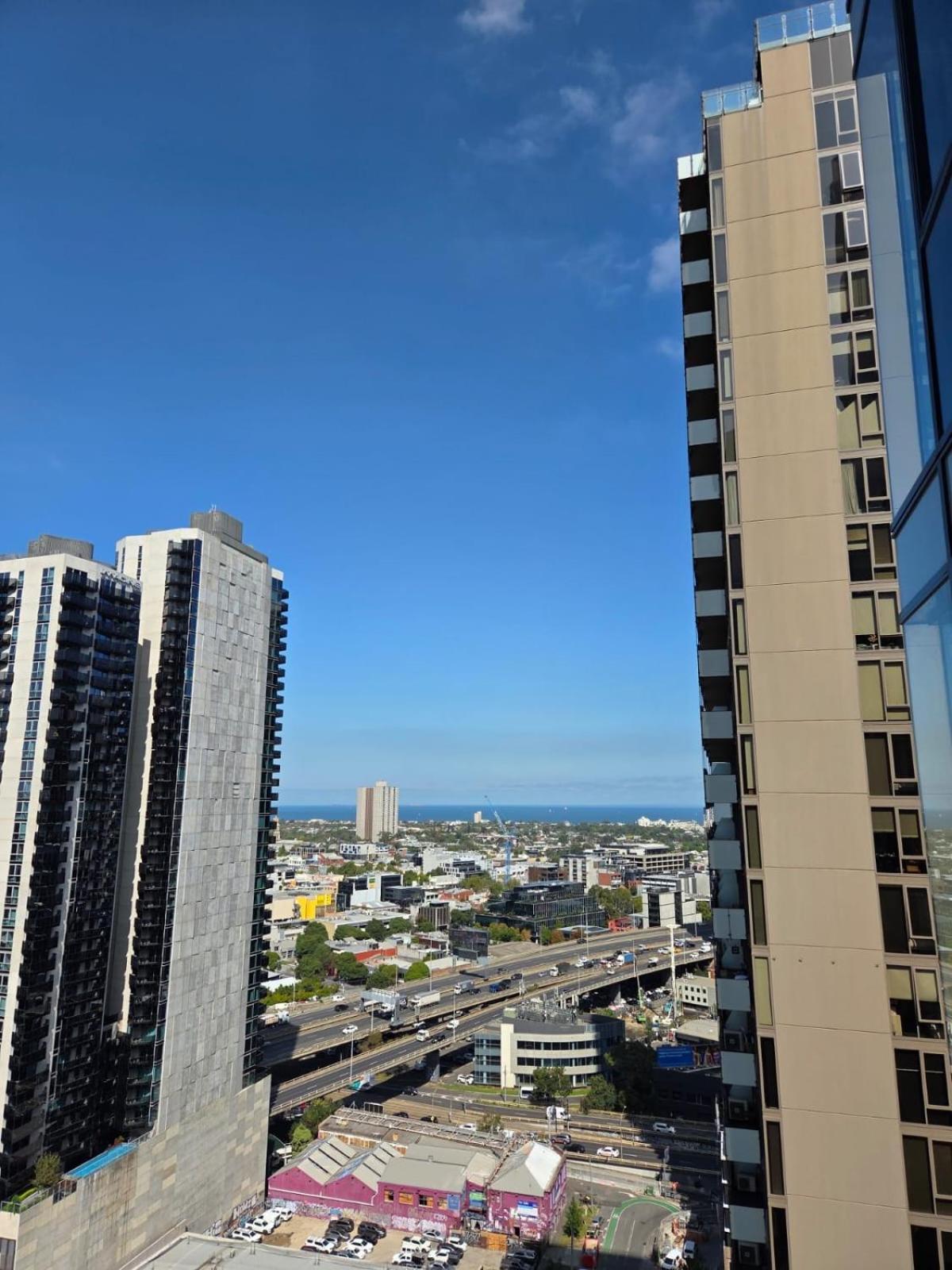 Spacious 3 Bedroom Apartment Southbank — Photos 1